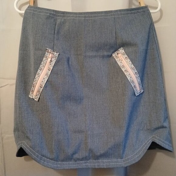 Nwt Denim Mini Skirt womens sz 6 Medium wash Tulip hem Floral trim pink accents - Picture 2 of 8